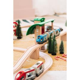 Brio Circuito com plataforma e passageiros
