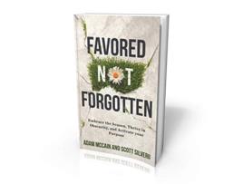 Livro Favored Not Forgotten Embrace the Season Thrive in Obscurity Activate Your Purpose de Scott Silverii Adam McCain (Inglês)