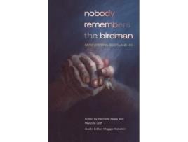 Livro nobody remembers the birdman de Rachelle Atalla (Inglês)