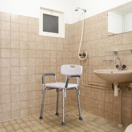 Homcom Cadeira Ortopédica Regulável para Banho- Cor: Branco- Carga: 135 kg- 46,5 x 54,2 x 72,5-85 cm