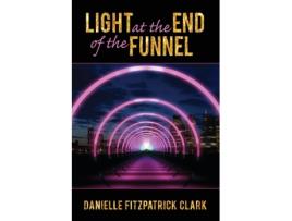 Livro Light at the End of the Funnel Danielle Fitzpatrick Clark (Inglês)
