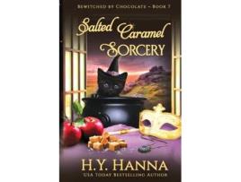 Livro Salted Caramel Sorcery Bewitched By Chocolate Mysteries - Book 7 De Hy Hanna (inglês)