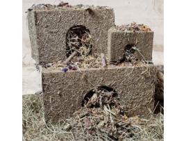 Casinha Recheada De Feno Snack Para Coelhos E Roedores Pequena RIBERO