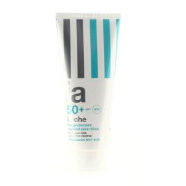 Gel protetor solar infantil FPS50 dando sensação corporal 200ml